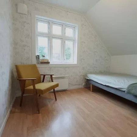 Charming House In With Free Parking Holiday home