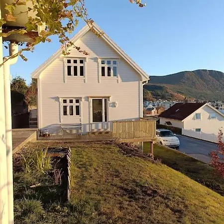 Bellahuset - Charming House In Centre Casa vacanze Ulsteinvik