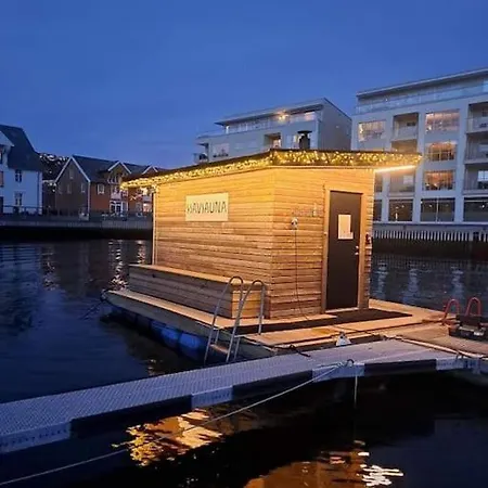Charming House In With Free Parking Holiday home Ulsteinvik