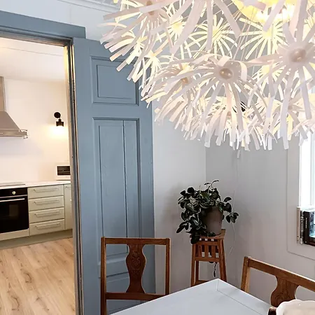 Charming House In With Free Parking * Ulsteinvik