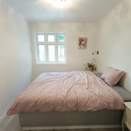 Charming House In With Free Parking *