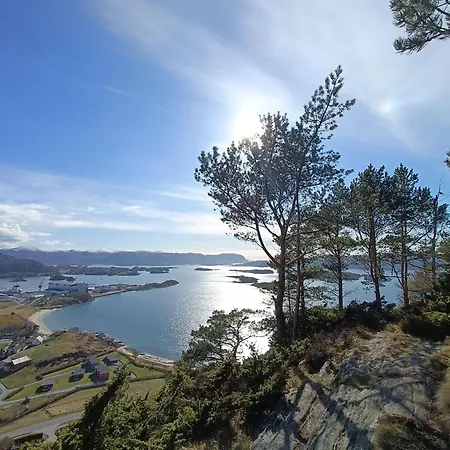 Dom wakacyjny Charming House In Ulsteinvik