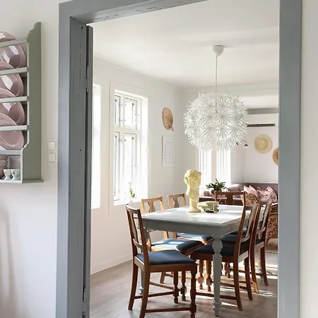 Dom wakacyjny Charming House In Ulsteinvik